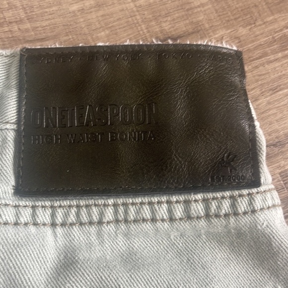 One Teaspoon high waisted Bonita shorts color faded khaki - Picture 5 of 7